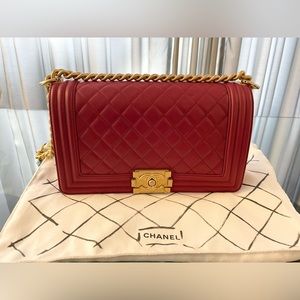 CHANEL quilted medium boy bag BNWOT